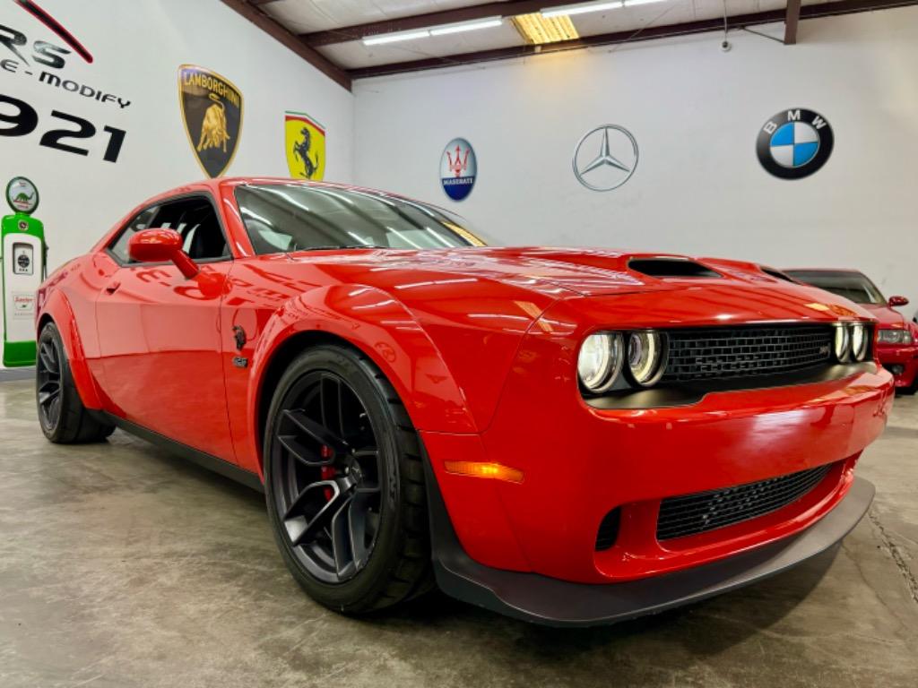 2019 Dodge Challenger SRT photo 4