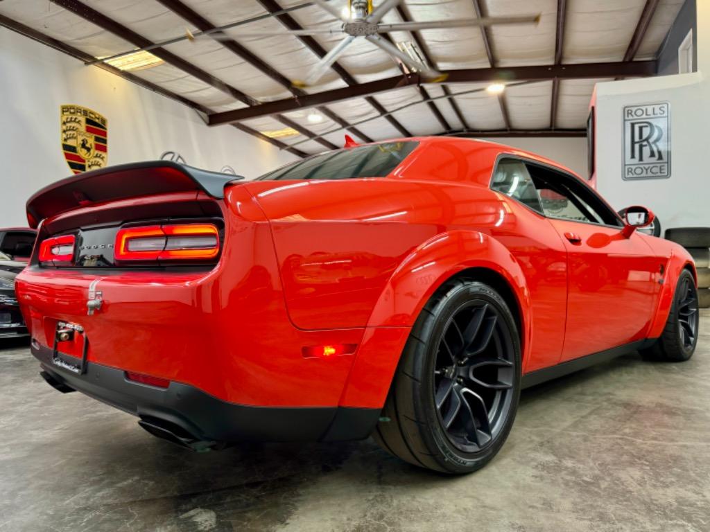 2019 Dodge Challenger SRT photo 3