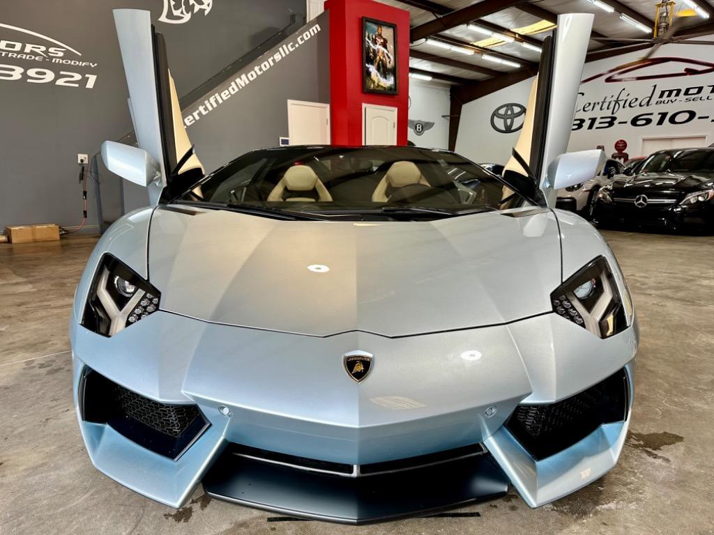 2014 Lamborghini Aventador Base photo 4