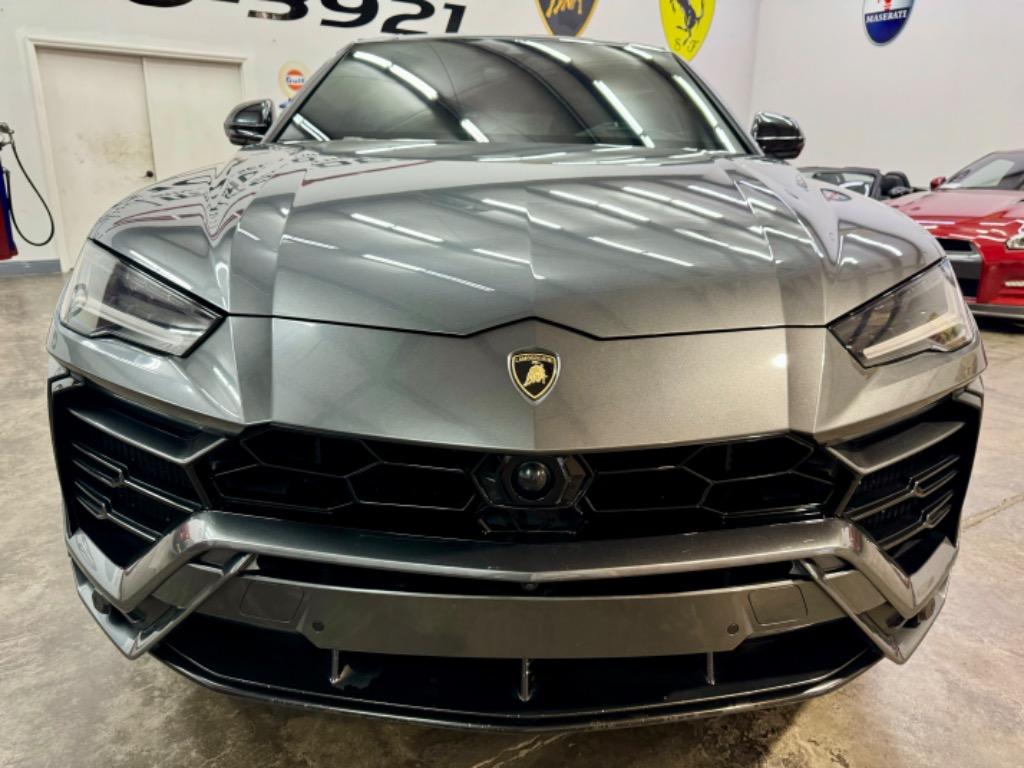 2019 Lamborghini Urus Base photo 6