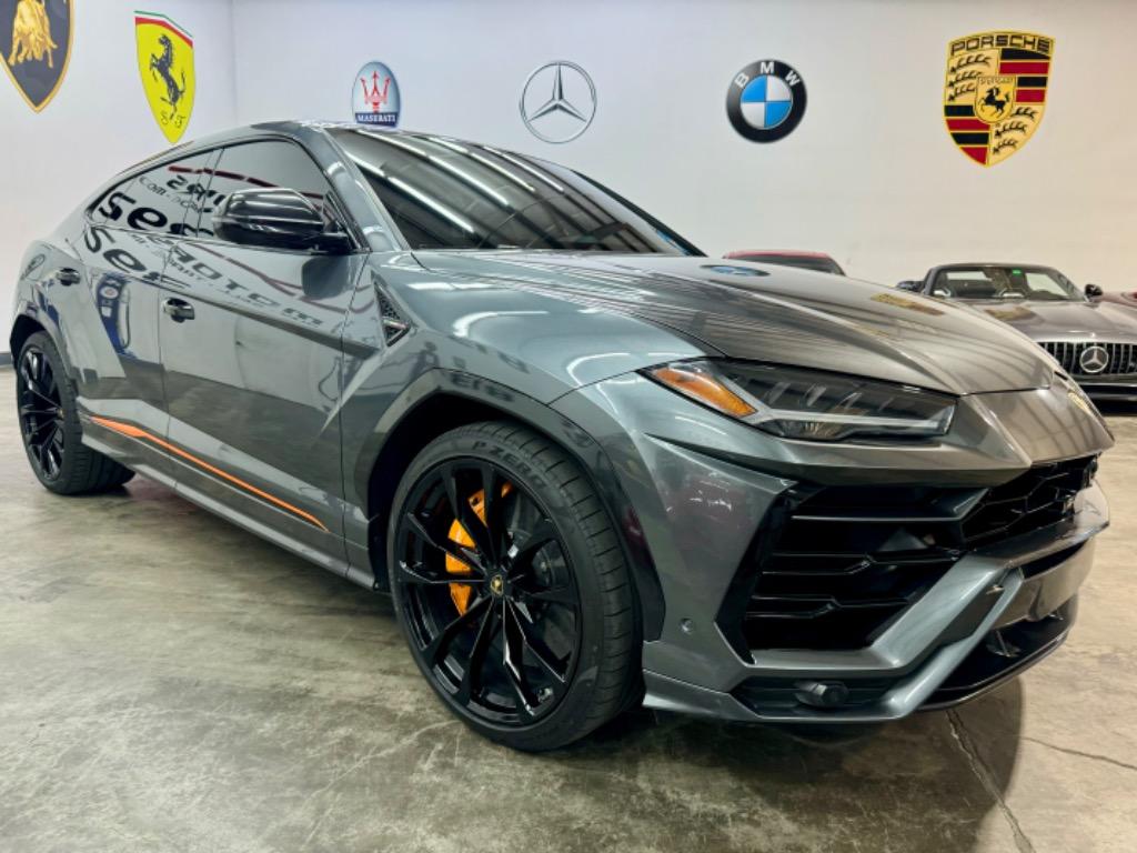 2019 Lamborghini Urus Base photo 5