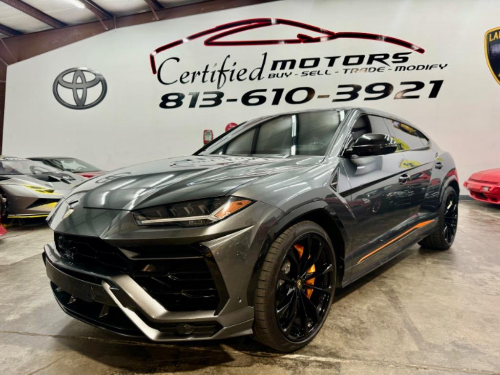 Lamborghini Urus's photo