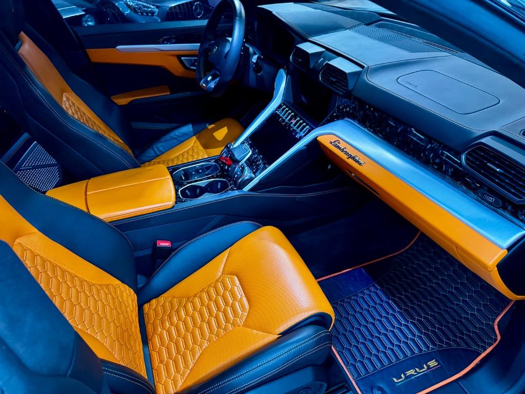 2019 Lamborghini Urus Base photo 13