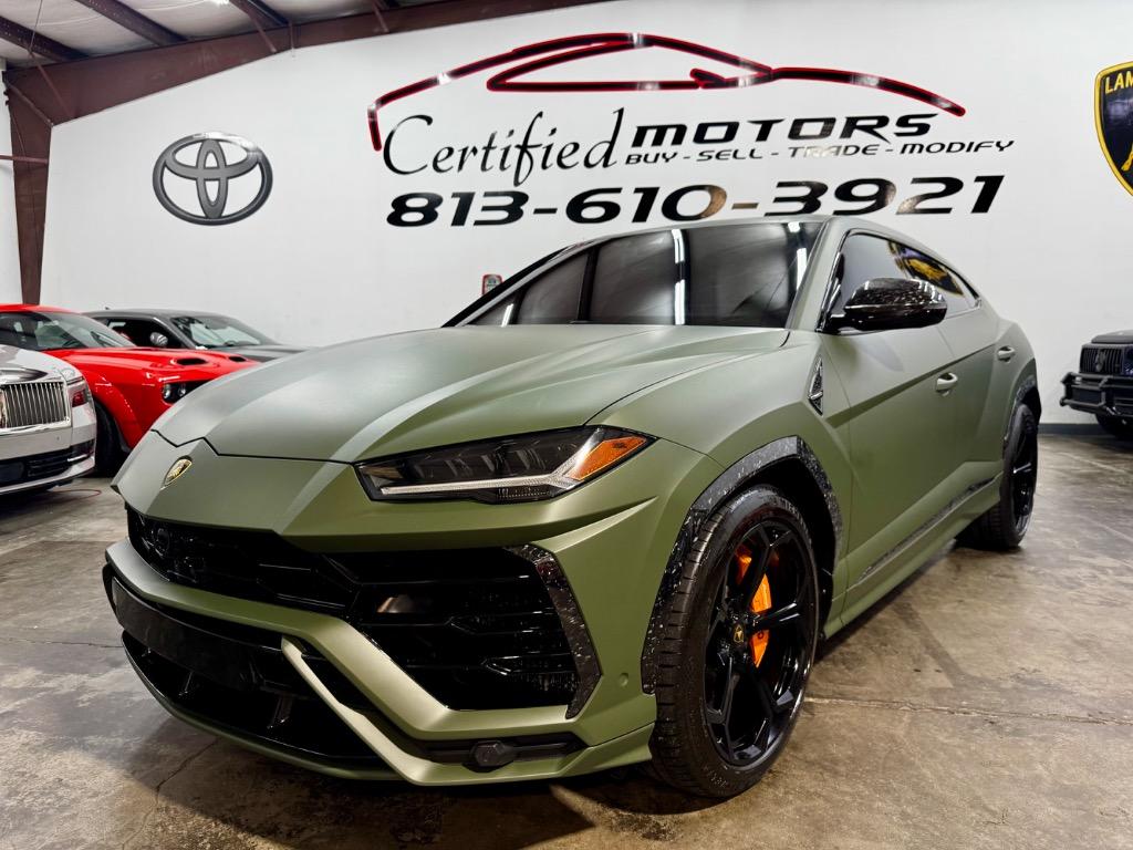 Lamborghini Urus's photo