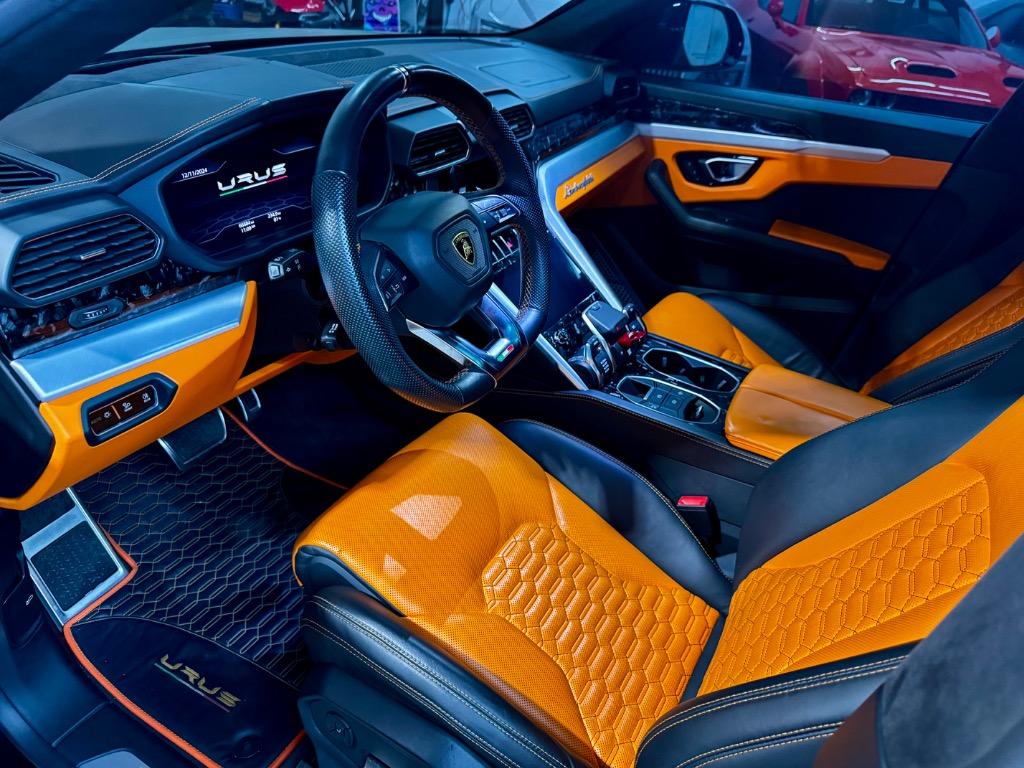 2019 Lamborghini Urus Base photo 10