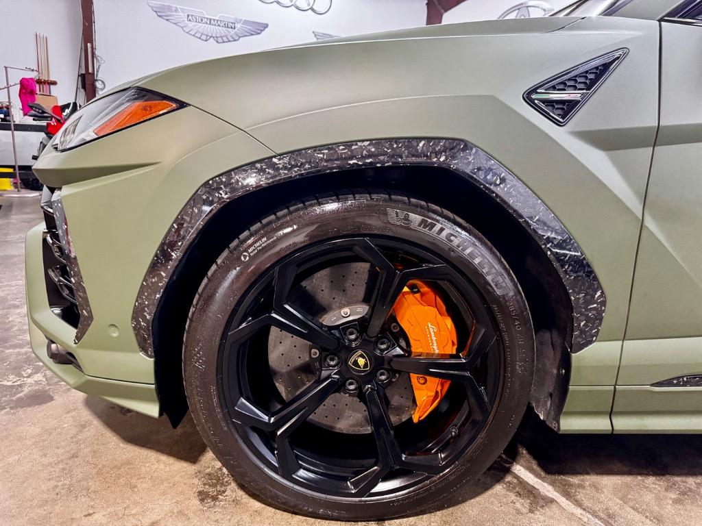 2019 Lamborghini Urus Base photo 8