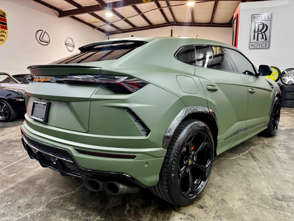 2019 Lamborghini Urus Base photo 4