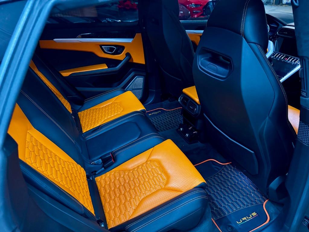 2019 Lamborghini Urus Base photo 12