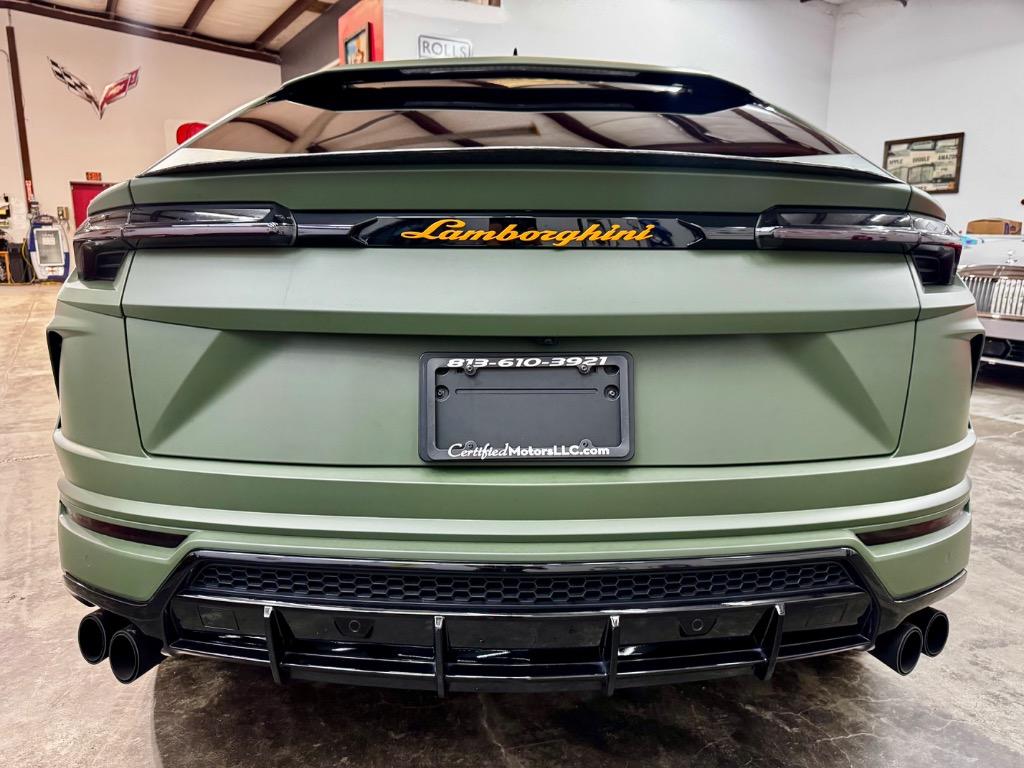 2019 Lamborghini Urus Base photo 3